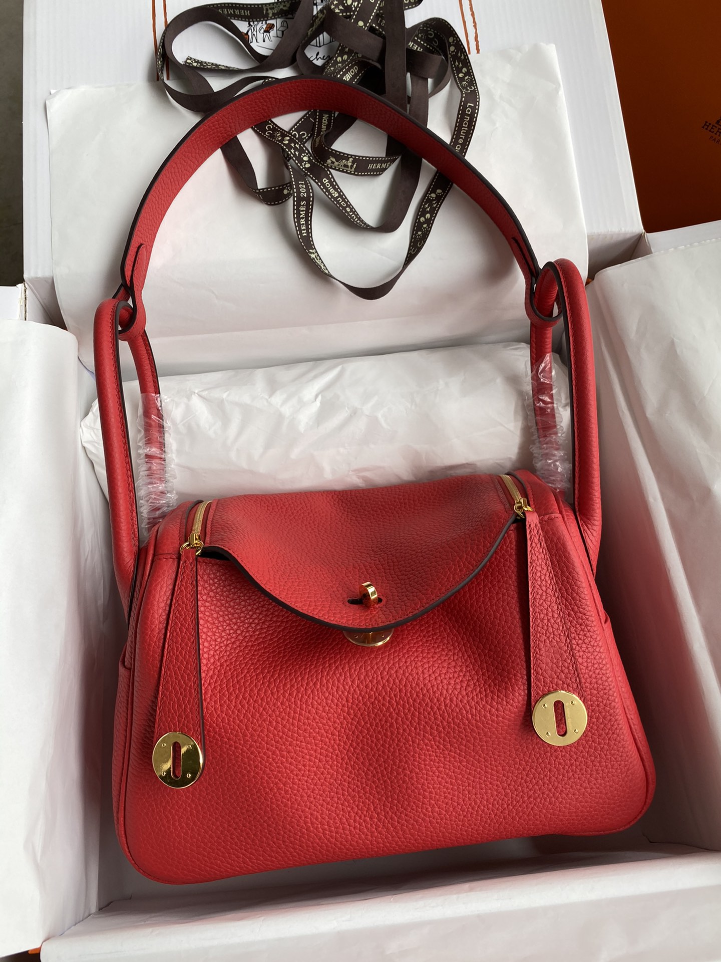 Hermes Lindy 26cm Handbag Shoulder Bag In Red Clemence Leather